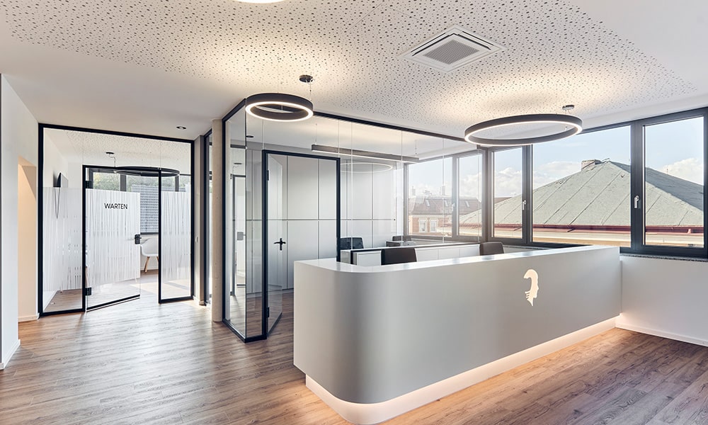 Empfang Praxisklinik Dr. Kochel