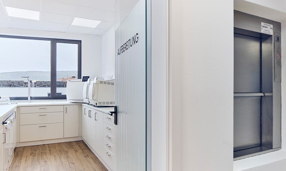 Lastenaufzug in der Praxisklinik Dr. Kochel